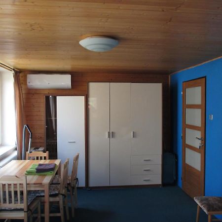 Rd Cerncin Bucovice Apartment Luaran gambar
