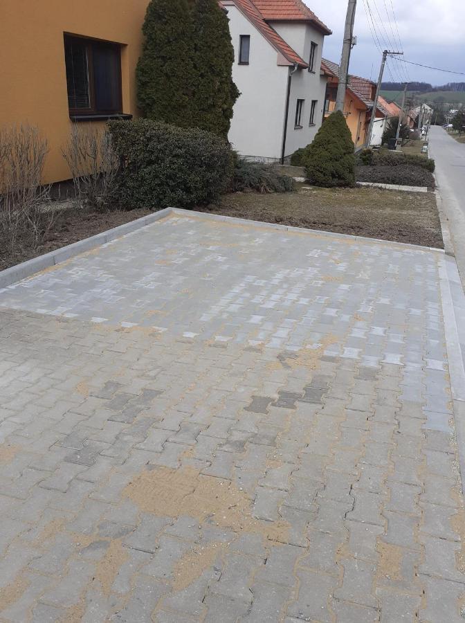 Rd Cerncin Bucovice Apartment Luaran gambar