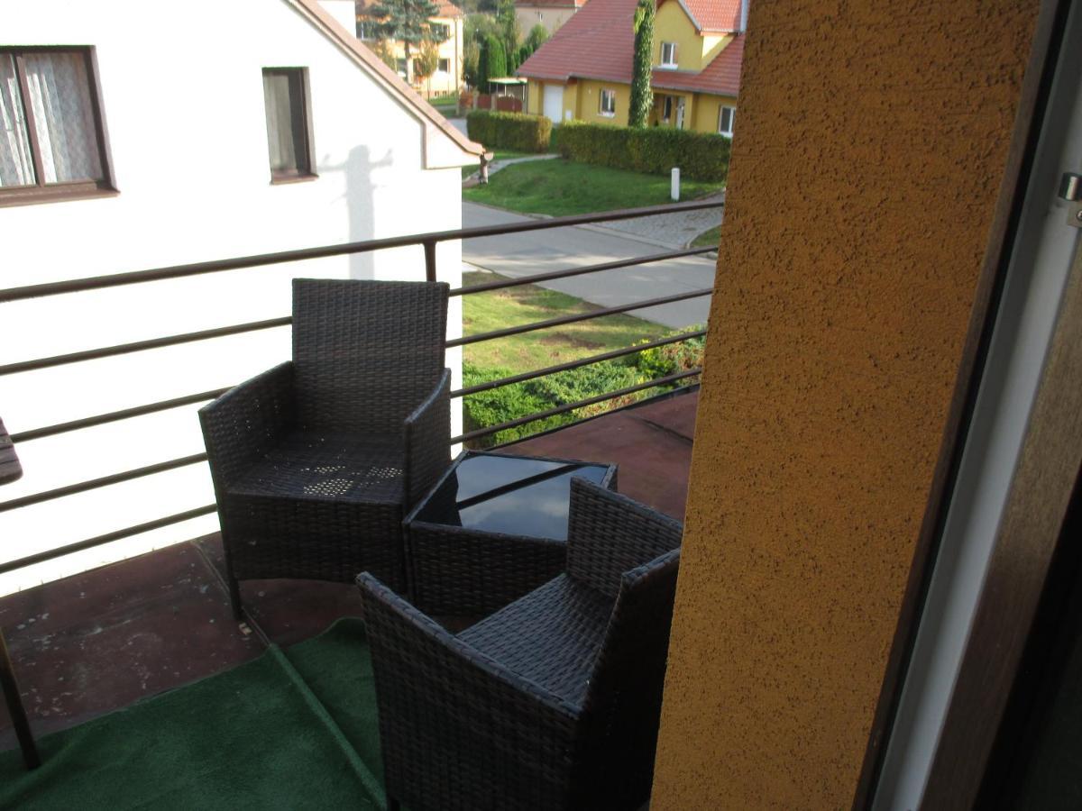 Rd Cerncin Bucovice Apartment Luaran gambar