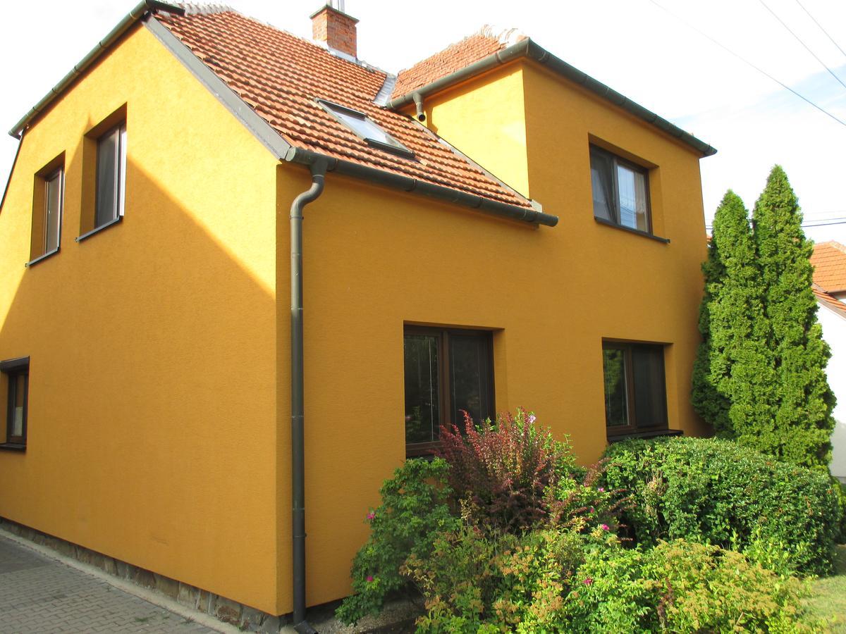Rd Cerncin Bucovice Apartment Luaran gambar