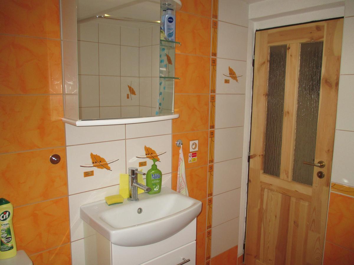 Rd Cerncin Bucovice Apartment Luaran gambar